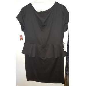Scoop Neck S/S Peplum Dress